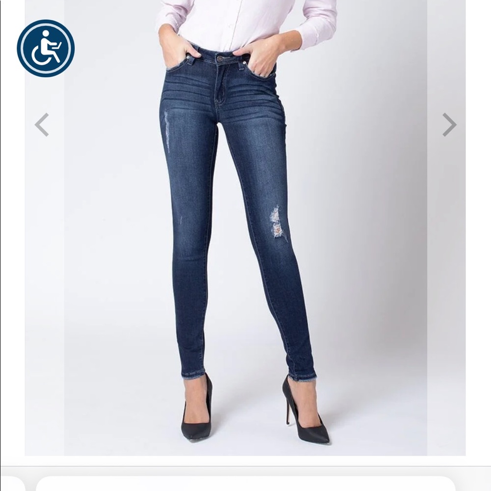 KanCan mid rise distressed skinny Jean